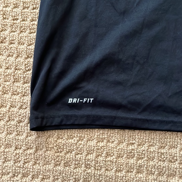 Men’s long sleeve dri fit Nike shirt - Picture 2 of 3